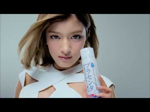 ローラ CM 素肌しずく 「やってみて」篇