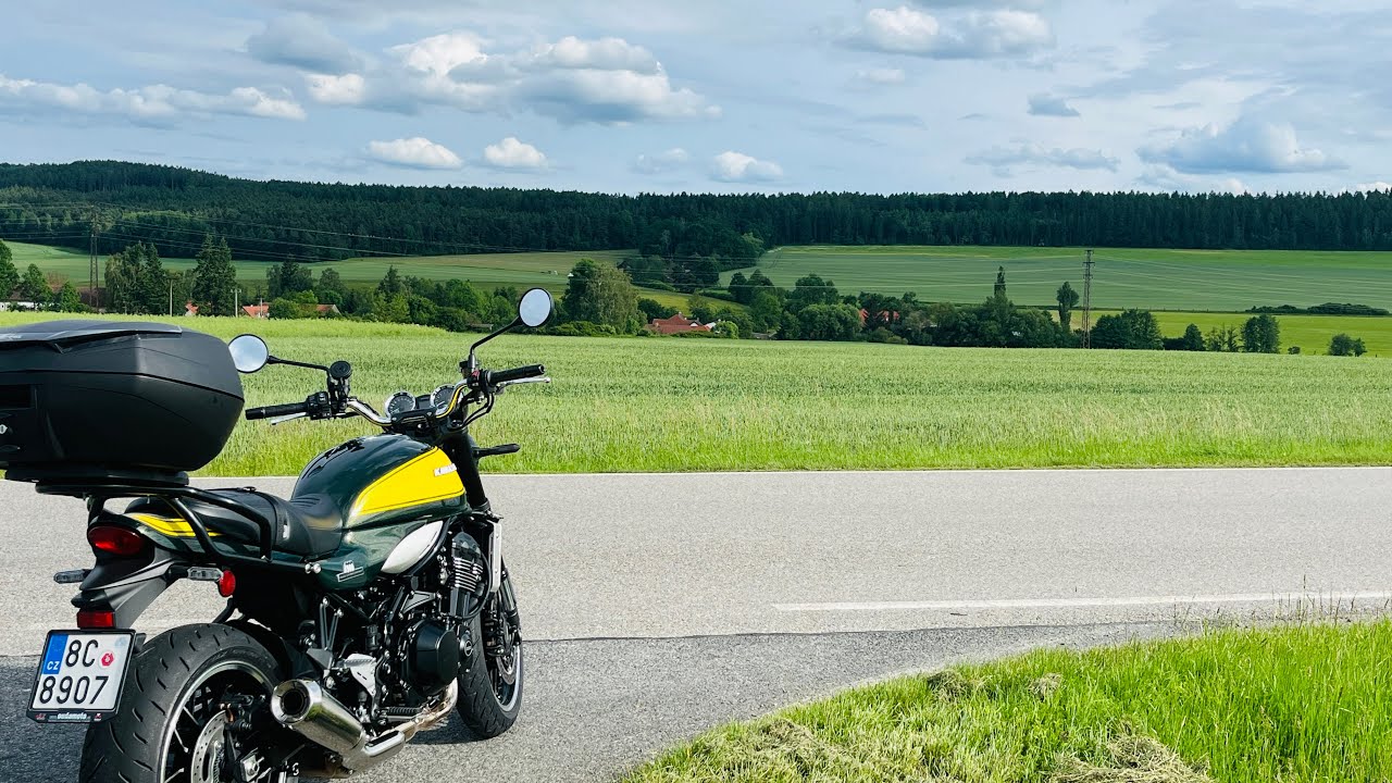 Kawasaki Z900RS na otočku do Pražské metropole