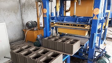QT4 18 automatic hydraulic hallow block making machine in Djibouti, cement concrete brick machine