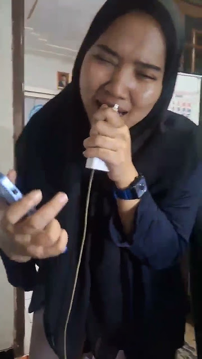 Suara Emas 😍🥰 #bikinkaget #sunset #nikmati #virakshorts #emas #pengamen #gitar #kaget #oke