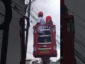 Bupati Kuningan Dian Rachmat Yanuar turun langsung ikut menertibkan kabel optik yang semrawut