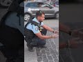 Enfant Terrifié Refuse de Suivre des Inconnus !