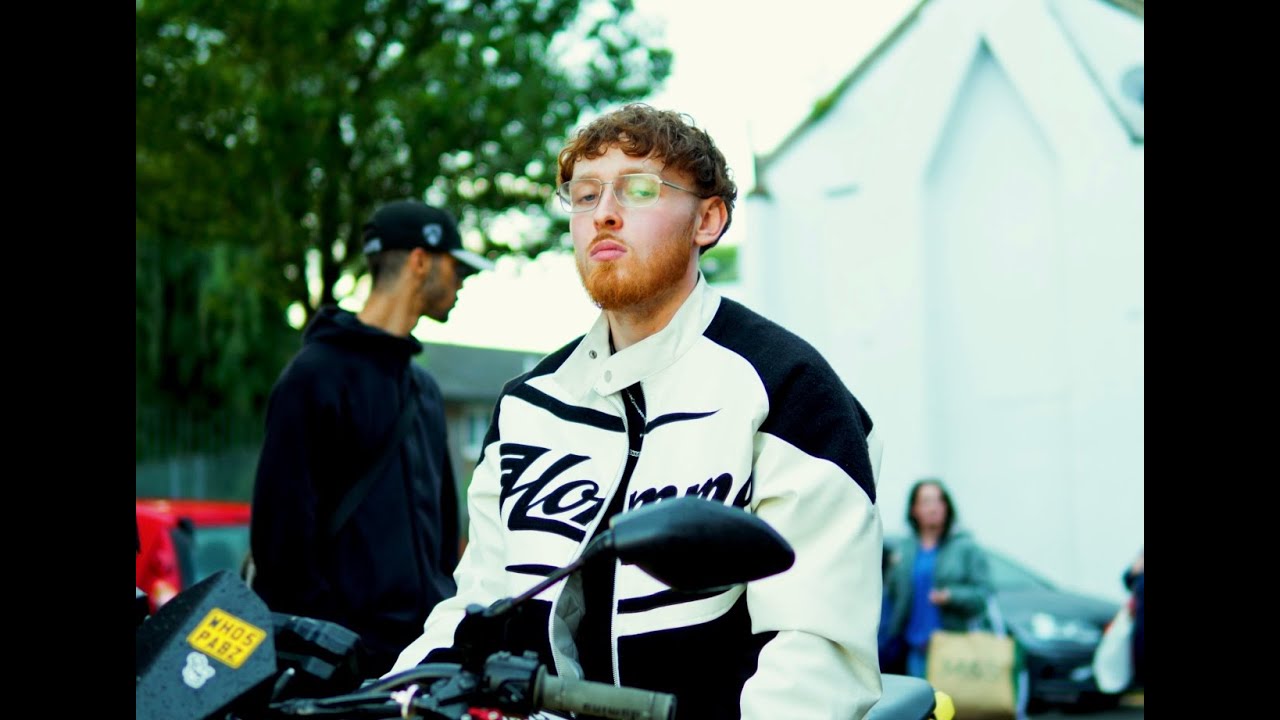 Ver KC - Flashbacks (Official Music Video) en YouTube Ver KC - Flashbacks (Official Music Video) en YouTube