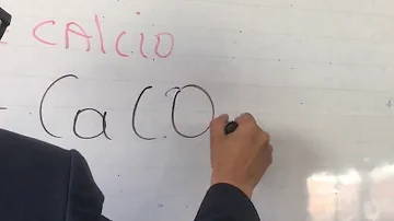 ¿Cuál es la composición química del carbonato de calcio?