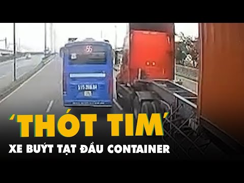 Video 'Thót tim' xe buýt tạt đầu container trên Xa lộ Hà Nội - youtube