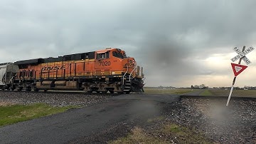 NS Train 30L w/ BNSF Power Leading in the Rain