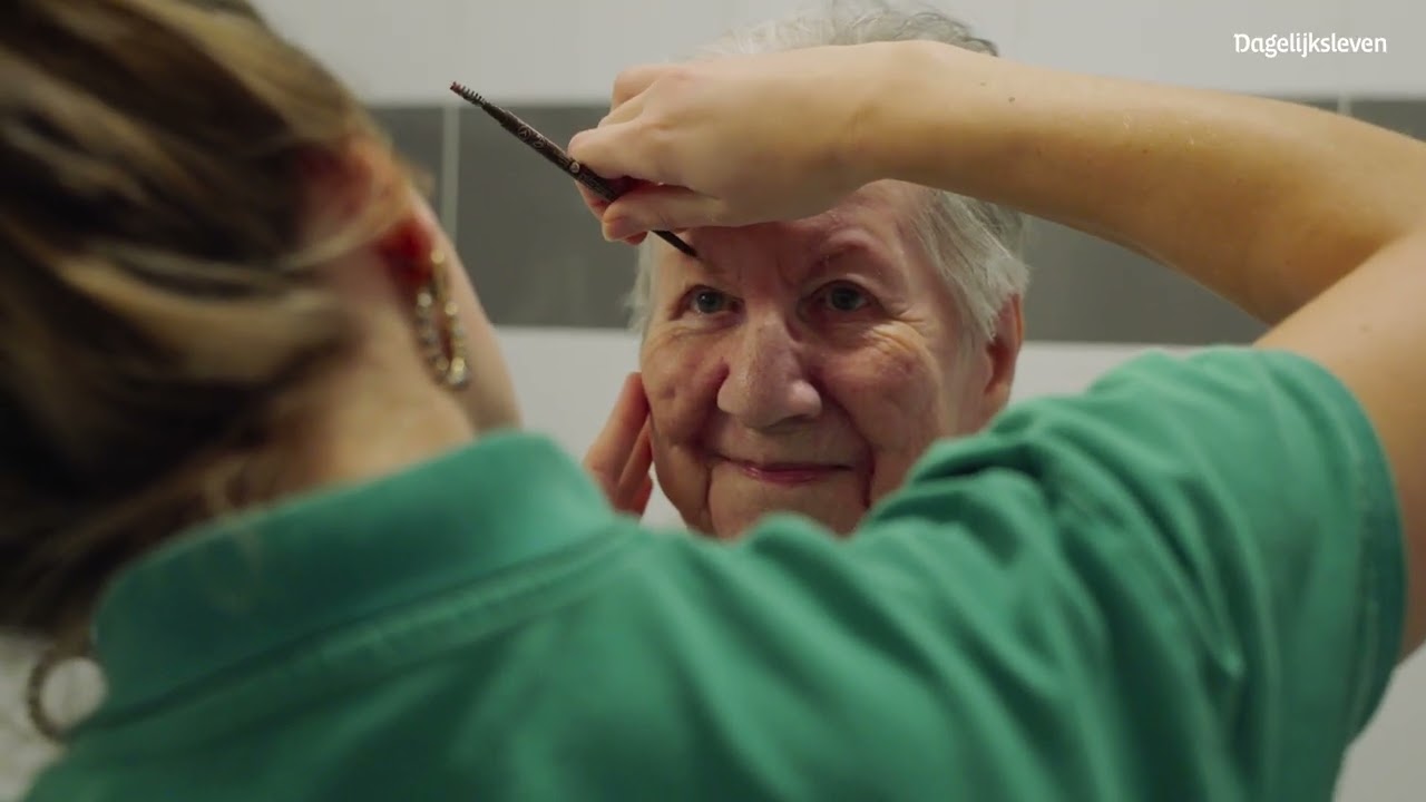 Inzicht in dementie -  meebewegen met dementie | trainingsvideo Dagelijks Leven