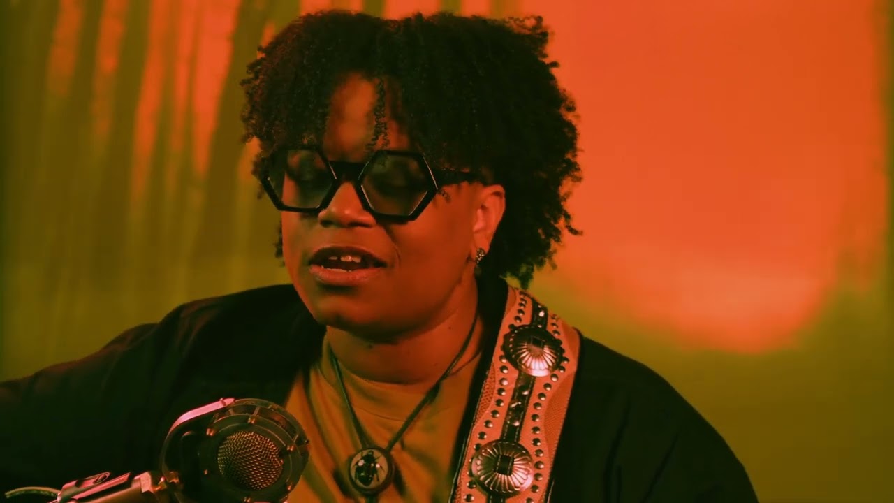 Amythyst Kiah​​​ - In The Pines (Live)