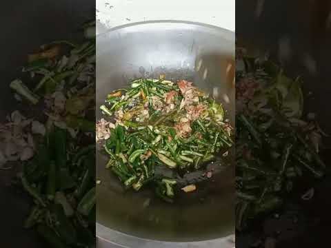 Bersyukur di akhir bulan cuma punya bihun sama jamur kuping. bihun goreng jamur kuping #bihungoreng