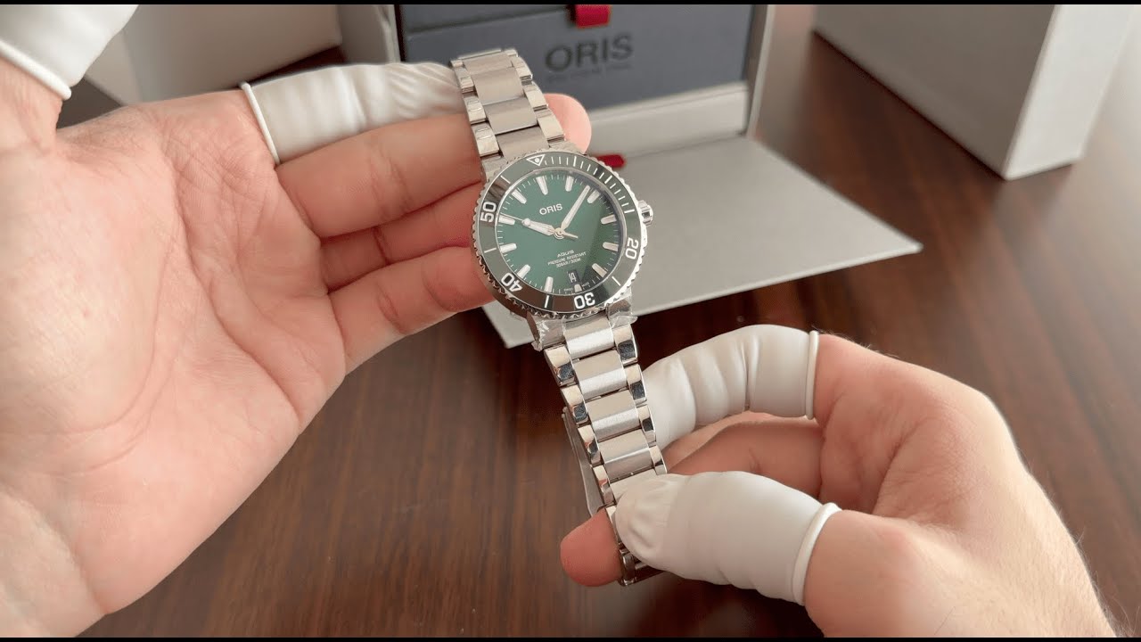 Oris Aquis Date Green 39.5mm with Ceramic Bezel Automatic Watch Ref. 01 733 7732 4157-07 8 21 05PEB