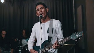 Video thumbnail of "SOG // Terbanglah (live @ LiveFact)"