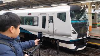 E257系2000番台・E257系2500番台オオNA-04編成+オオNC-33編成横浜駅発車