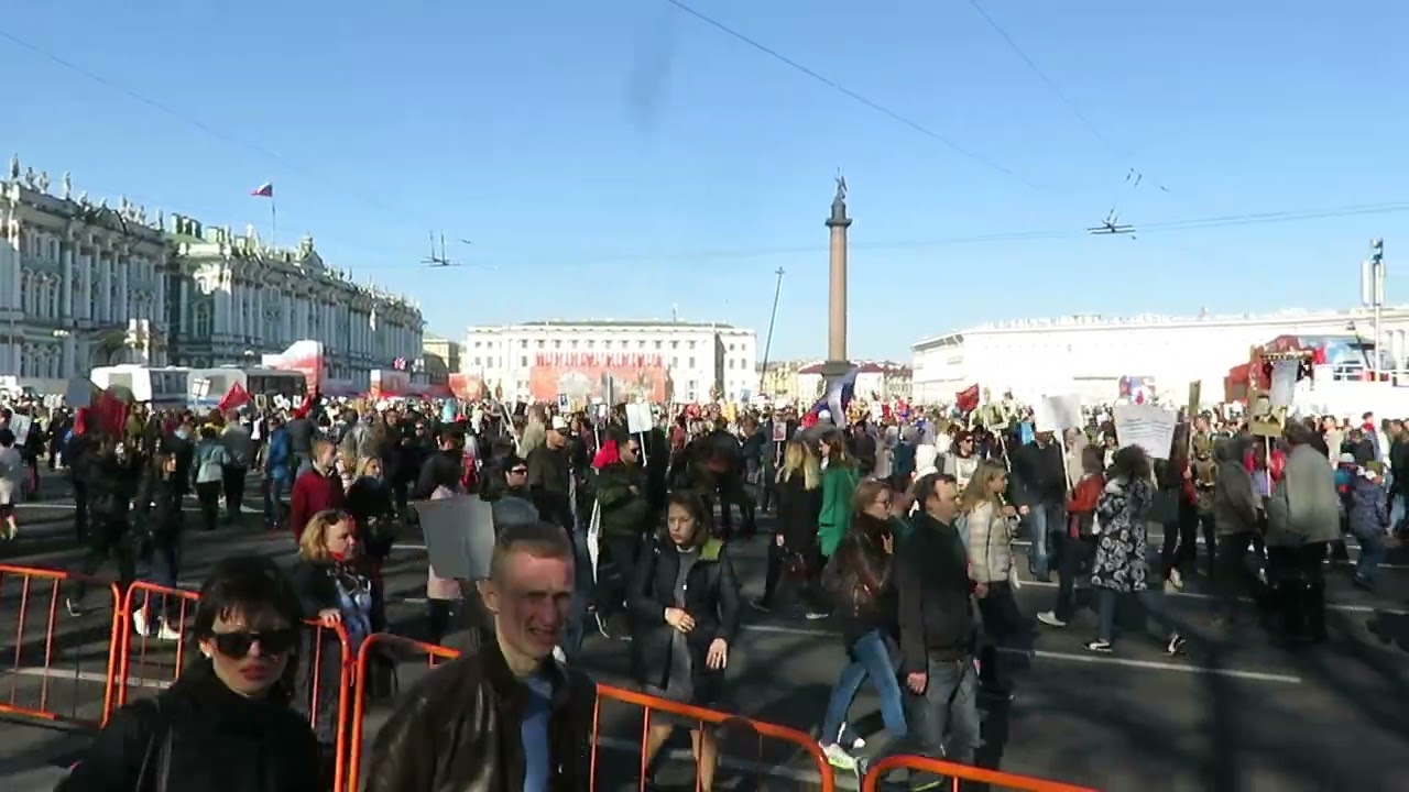 Шествие Бессмертного полка в доковидные времена: 9 мая 2018