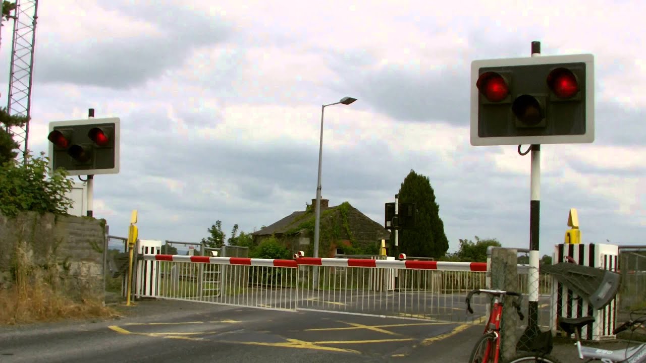 Irish Rail ICR 22000 passes Gowran Level Crossing YouTube