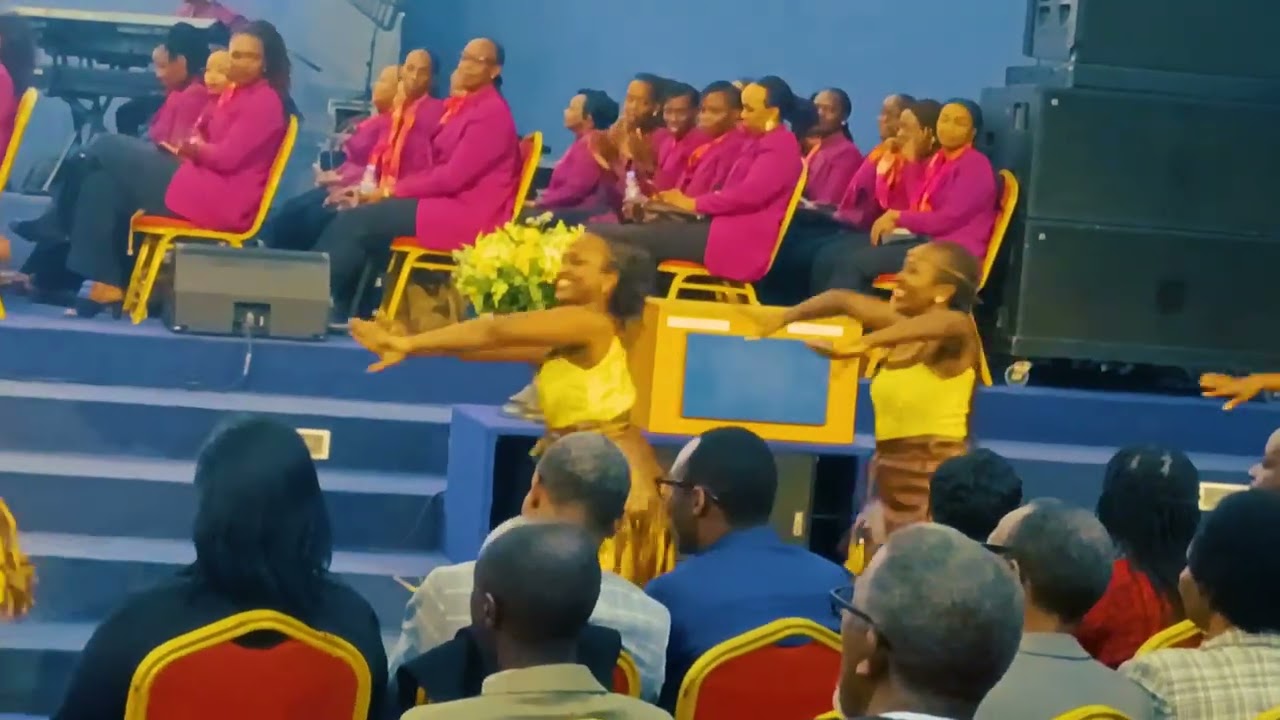 Shekinah dance mubyinonziza cyane basoza umwaka.