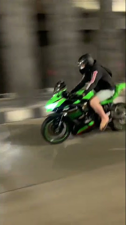 Gokil! Suara garang 4 silinder Motor ZX25r di terowongan | Dunia Motor Shorts