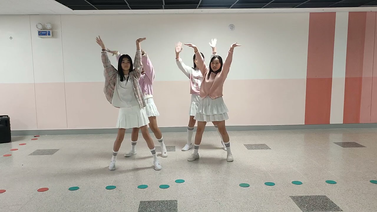 등굣길 댄스공연 - ILLIT - ‘What is Love (TWICE)’ 5학년