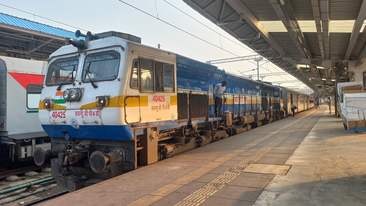 Wdp4d Humming in Bhor Ghat with Sinhagad Express 