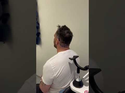 أحدث التقنيات لإجراء فحص دقيق لفروة الرأس قبل عميلة زراعة الشعر مع اليت هير زراعة الشعر