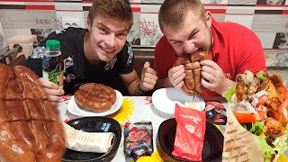 картинка: ХАОС ШАУРМА, КОЛБАСА КУРИЦА (ГОРЧИЦА, ЧИЛИ, СОУС) КТО БЫСТРЕЕ ПЕРВЫЙ СЪЕСТ МНОГО ОСТРОЙ ЕДЫ