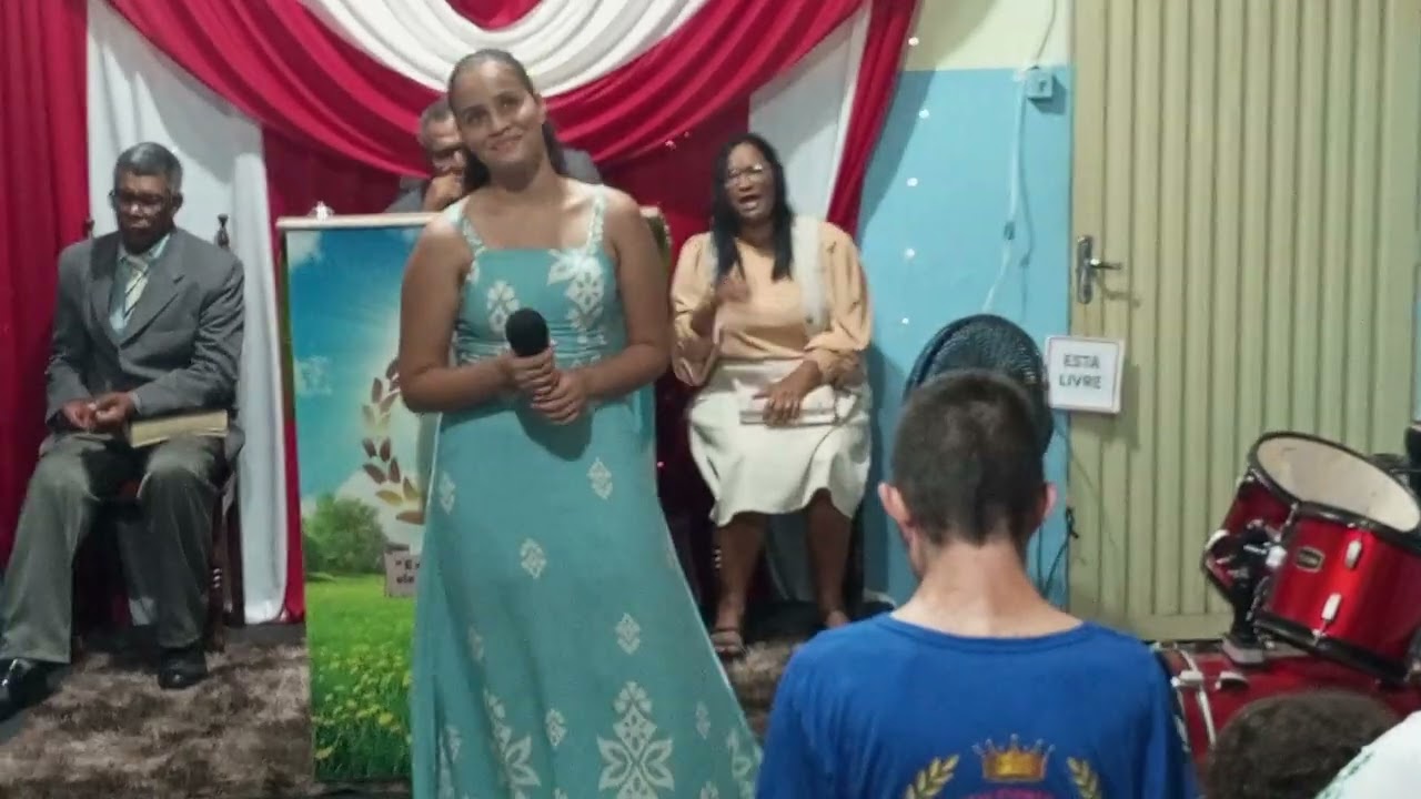 Ele não desiste Bia louvando ❤️