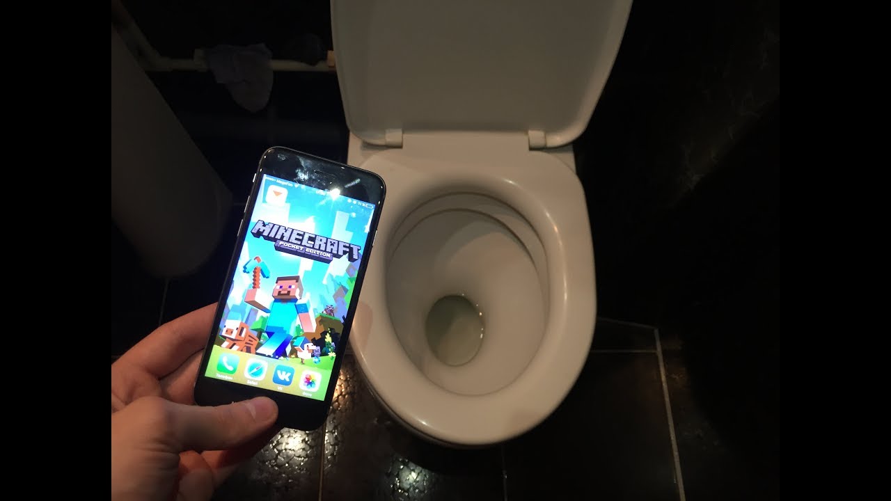 Что в телефоне в туалете делать. Унитаз смартфон. Смартфон в туалете.