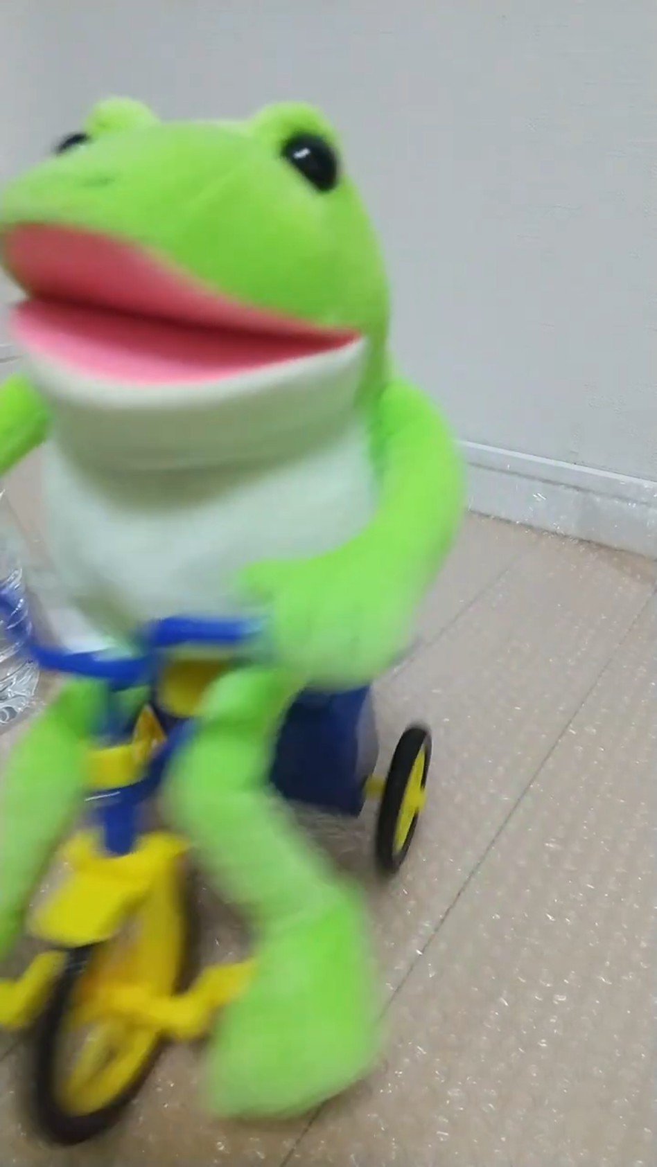 おとぼけケロピョン ルンルン三輪車ギミック ケロピョン #shorts - YouTube