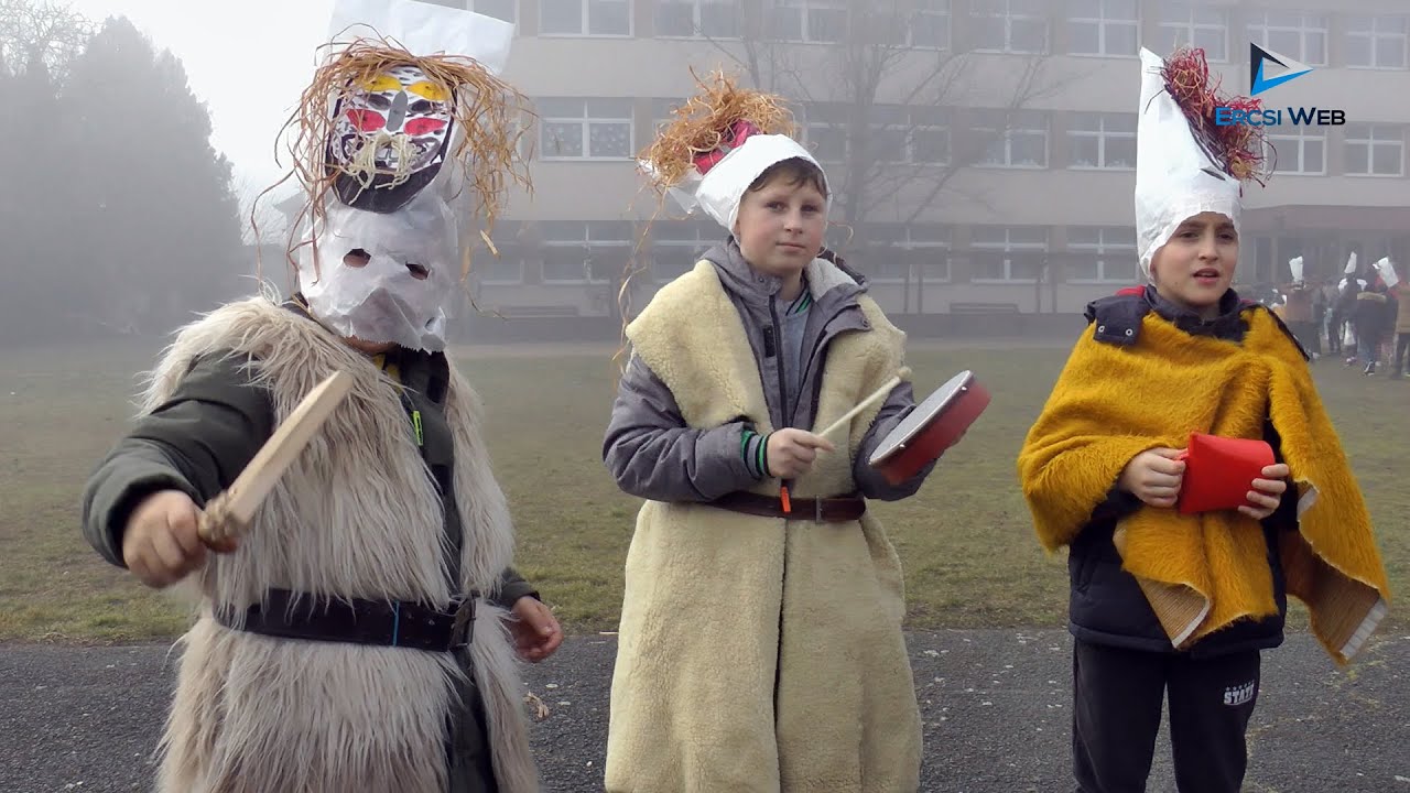 Az Eötvös iskolában farsangi bulival és kiszebáb égetéssel űzték el a telet