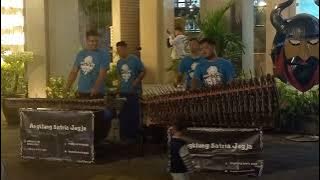RUNGKAT Angklung Percusion 'Angklung Satria Jogja' di Malioboro