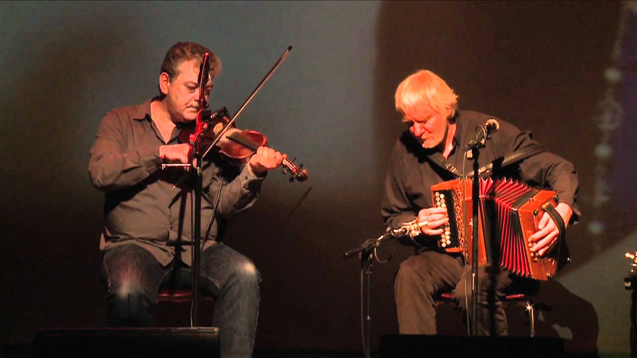 The Máirtín O'Connor Band plays the Inagh Valley set: Traditional Irish Music from LiveTrad.com