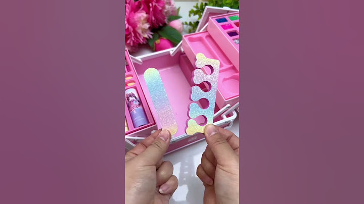 My daughter has a princess dream, so my mom arranged a beauty box for children, harmless water solub