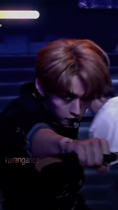 LEE MINHO OMG THE MOAN ?!? I LOVE THIS MAN IβM GOING INSANE #leeknow #straykids #leeminho
