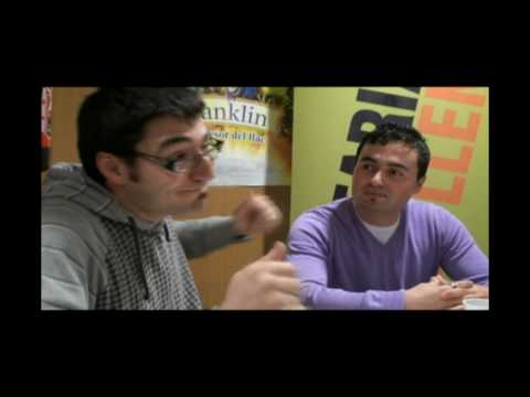 Vídeo: El GIMP: truc de diàlegs de 2 capes: 5 passos Vídeo: El GIMP: truc de diàlegs de 2 capes: 5 passos