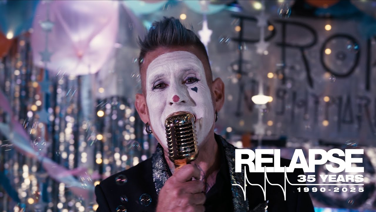 ARCADEA - Fuzzy Planet (Official Music Video) auf YouTube ansehen ARCADEA - Fuzzy Planet (Official Music Video) auf YouTube ansehen