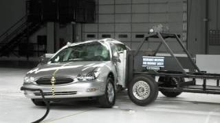 2006 Buick LaCrosse side IIHS crash test