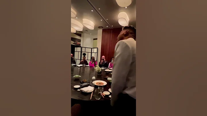 Serenading Naomi & Janet Jackson with a bit of Whi...