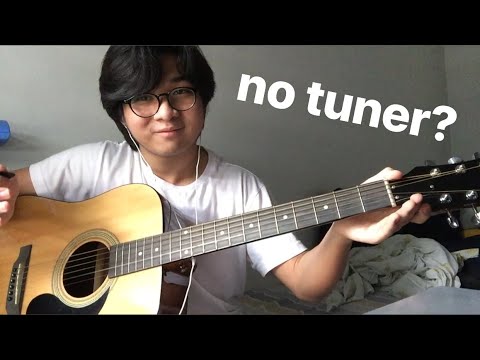 Video: Kā Noskaņot ģitāru Bez Stīgas
