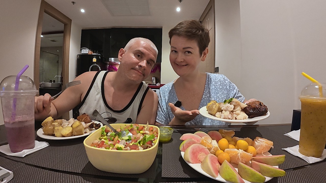 Мукбанг Вован не даёт мне РАССЛАБИТЬСЯ и нормально ПОЖРАТЬ, хочет что бы я ХУДЕЛА! Семейный ужин