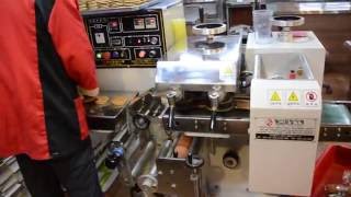 どら焼きを自動包装機械で個包装