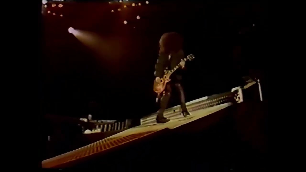 洋楽 Guns N' Roses From Nightbreak Til Dawn Nightrain (Live In Las Vegas / 1992) - YouTube
