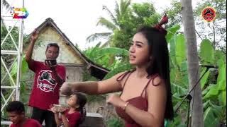 DESY TATA NEW PUSPITA AMBILKAN GELAS