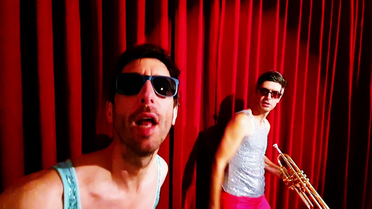 Sensi Simon and His Brother: Im Bett