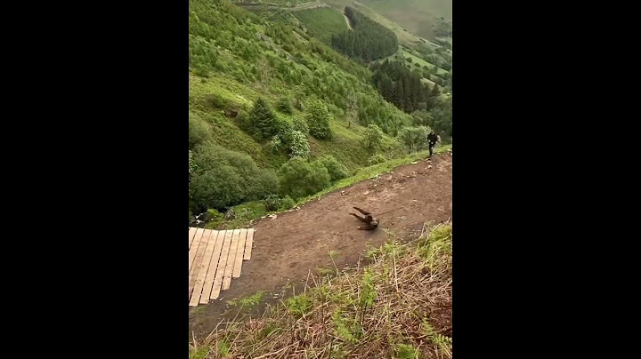Jim Monro had a nasty crash at Red Bull Hardline 2024’s new river gap feature. #redbullhardline #mtb