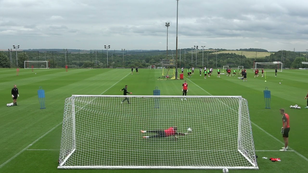 Barnsley F.C. | Goalkeeper Training | Shot Stopping