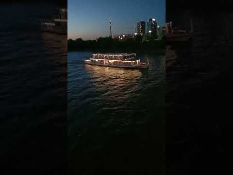 Видео: Donau at night, Vienna, Donau Insel