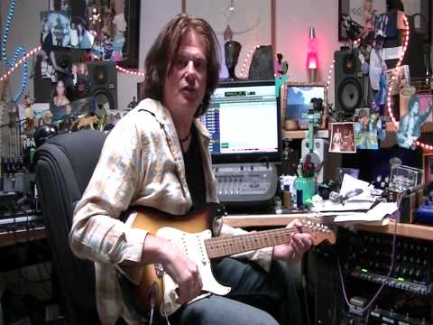 Michael Thompson demonstrating Carl Martin Chorus X2 and Echotone