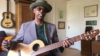 Eric Bibb introducing his Daniel Stark Baritone.