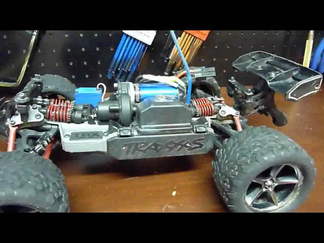 1/16 E-Revo Hopper Wheelie Bar Installation and Demo