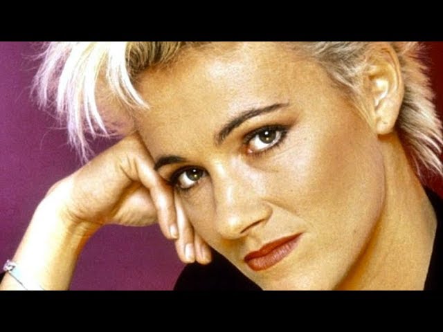 Ак анальдік секске дайындалады Доптары бар минет