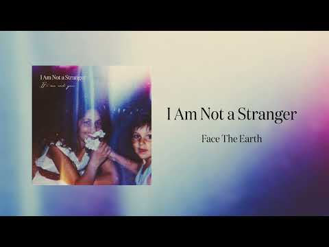 من یک غریبه نیستم با زمین روبرو شوید رسمی